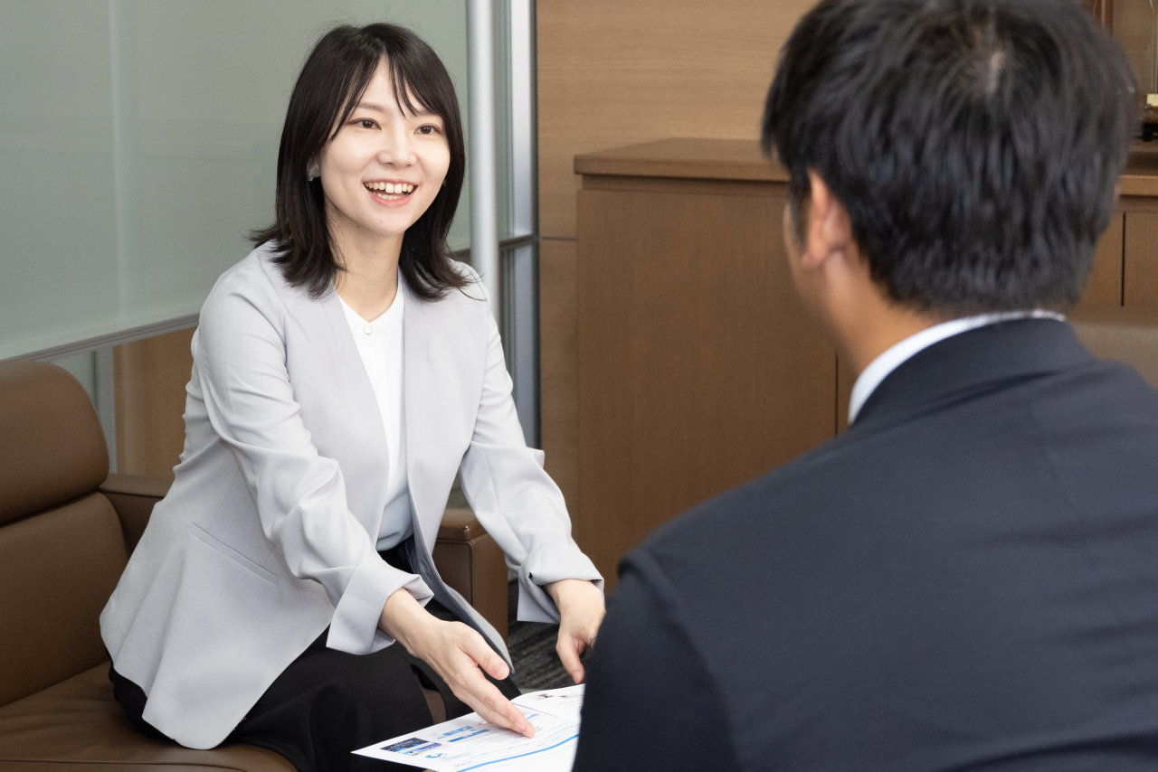 社員R.Iの仕事の様子1