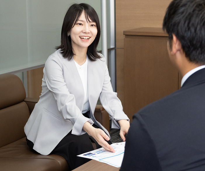 社員R.Iの仕事の様子1