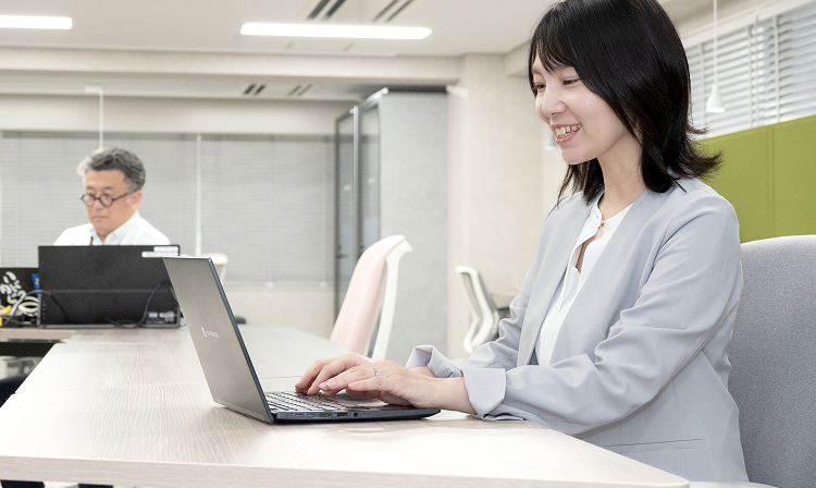社員R.Iの仕事の様子2